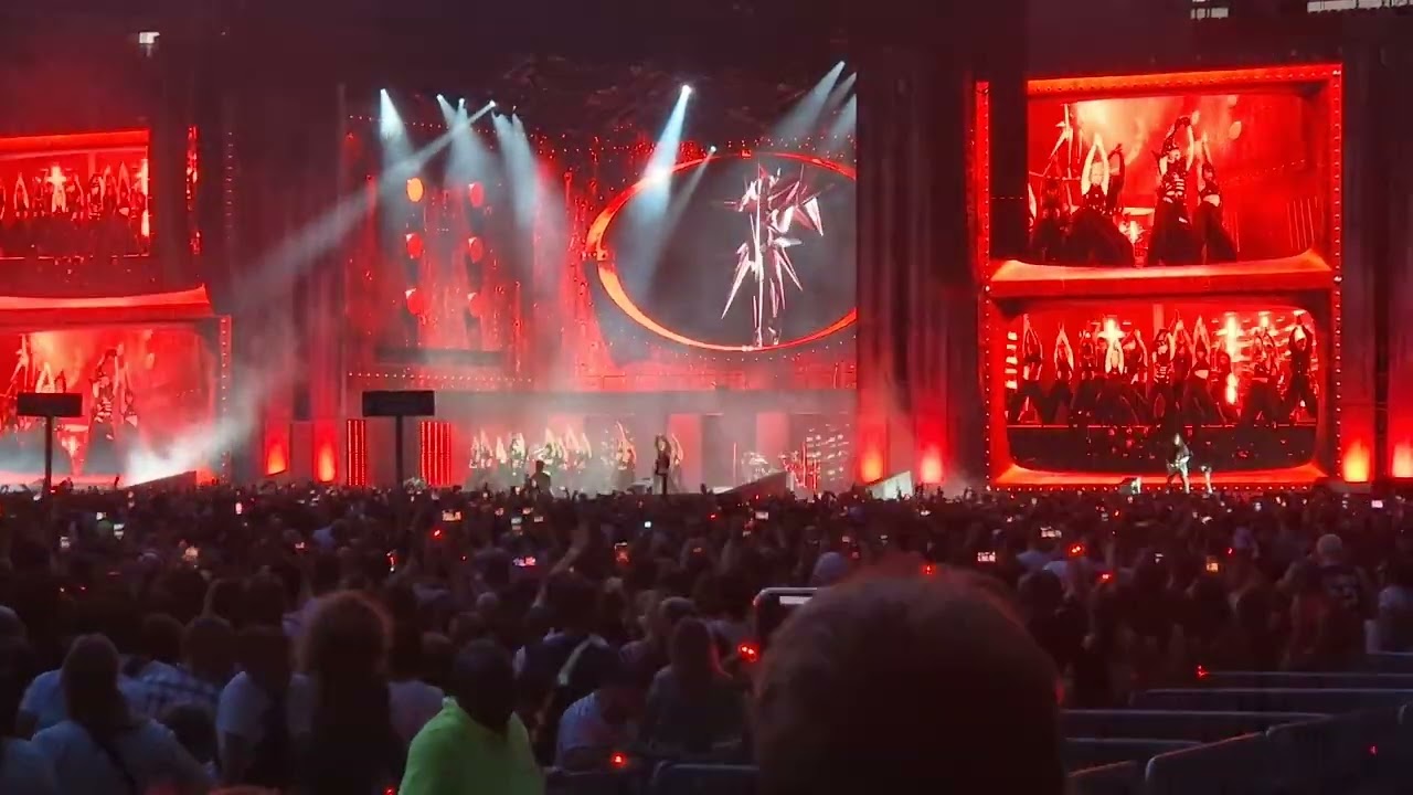 Lady Gaga - 911 / Sour Candy - Chromatica Ball Tour Paris 2022