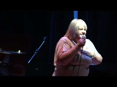 MIRTHA ABALO . MUY APLAUDIDA EN COMPLEJO BELGRANO , CON ARREGLOS DE NORBERTO VOGEL .