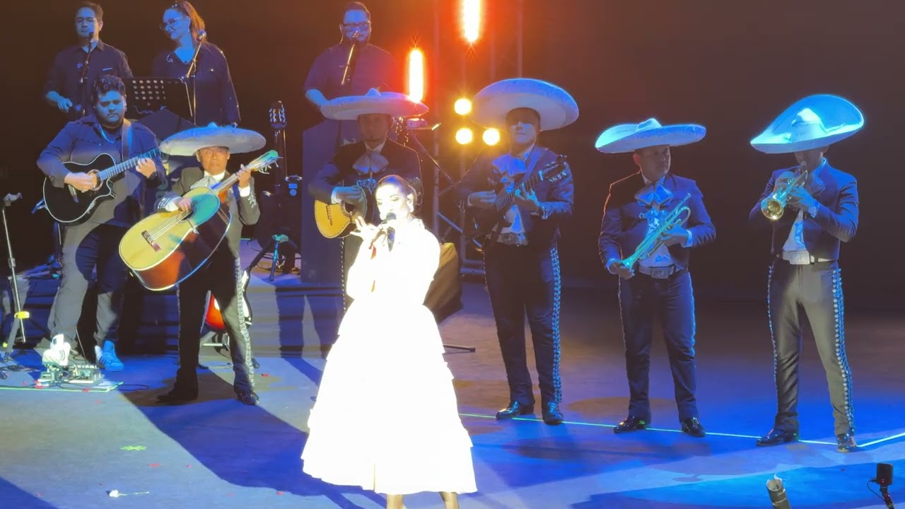 Natalia Jiménez en Lima Perú - La gata bajo la lluvia 