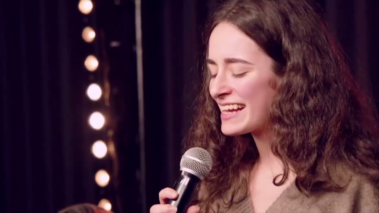 Catarina Loureiro Voz Prof Susana China Um contra o outro Deolinda AMC Jan 2026