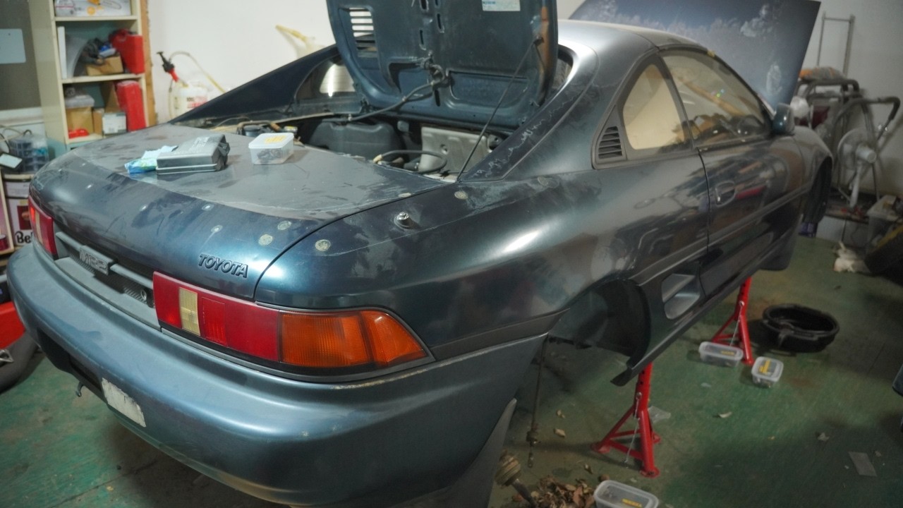 Engine Start Challenge and Disassembly of the Rusted Suspension - Restoration MR2 Ep. 2