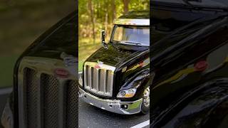 DCP 1/64 Peterbilt 579 Semi Truck