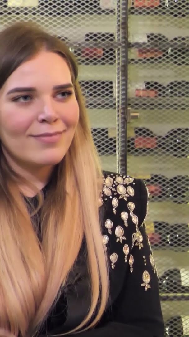Shkuan për t’u sqaruar, Andrea dhe Rebeka përfundojnë të dehur