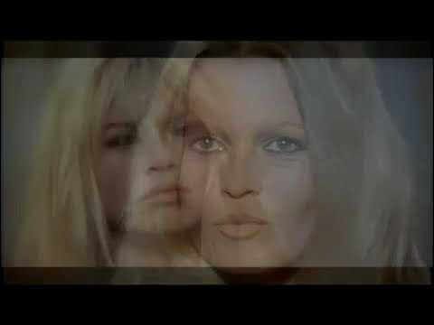 Brigitte Bardot interprète « Tu veux ou tu veux pas » (1969) - YouTube