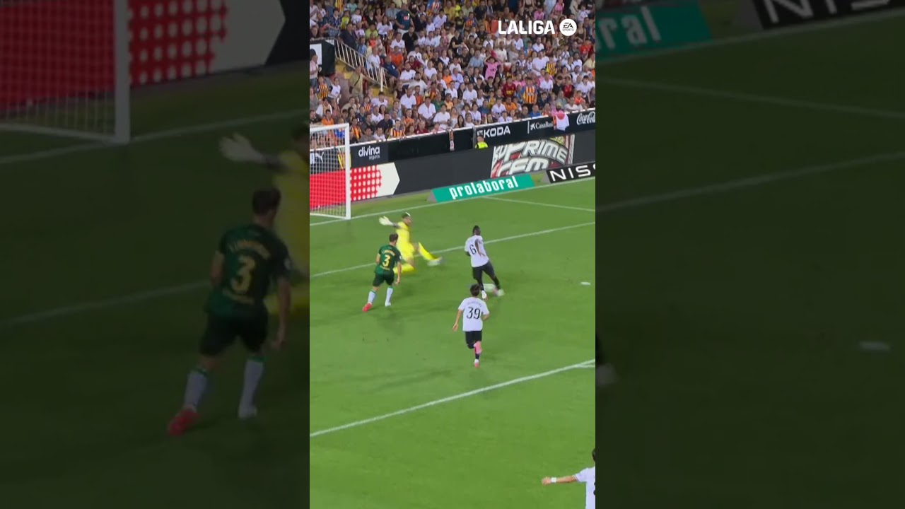 Imbatible Valles 🧤⛔ #laligahighlights