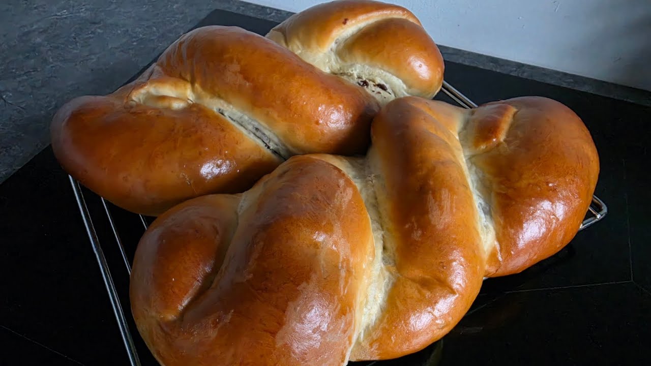 Pudingoš, čokoládový pudingový kysnutý závin ako obláčik. Chocolate pudding strudel cake recipe