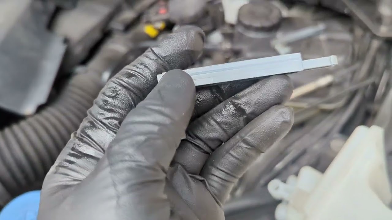 Замена датчика уровня тормозной жидкости MERCEDES GL550 2013 года