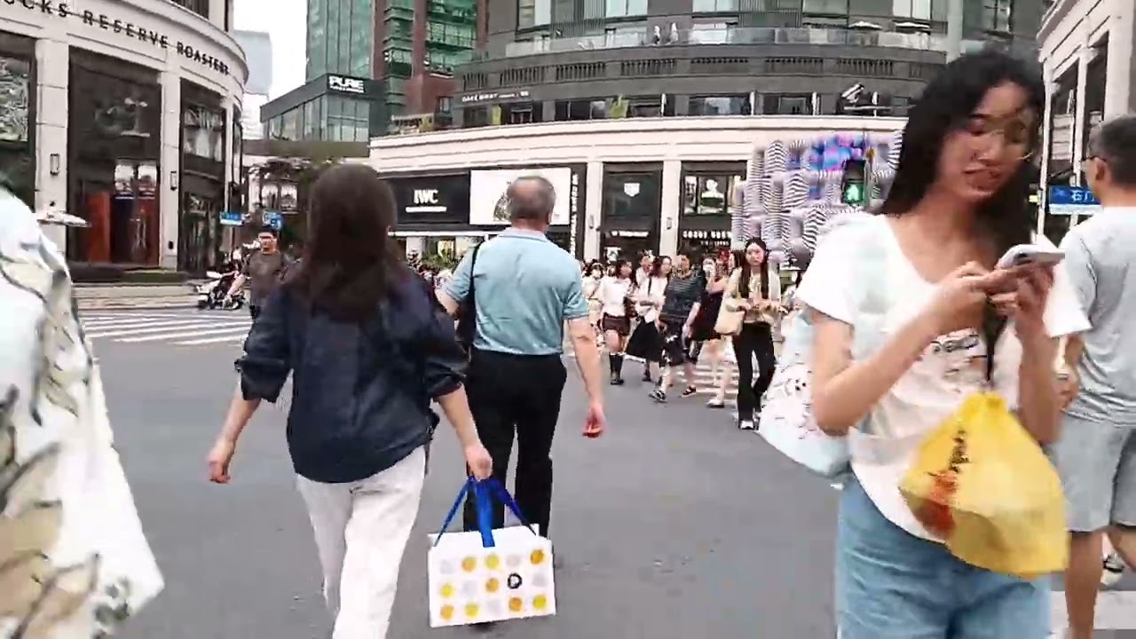 Shanghai with Tsinghua Friends: Wujiang Rd, Metro Maze & ‘Later‘ at Night | 12 July 2023