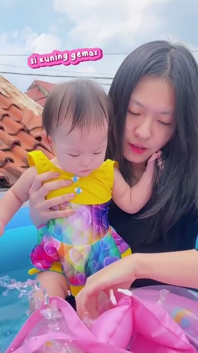 yuka-chan belajar berenang #baby #minivlog #babygirl #funnybaby #funnycomedy #swimming
