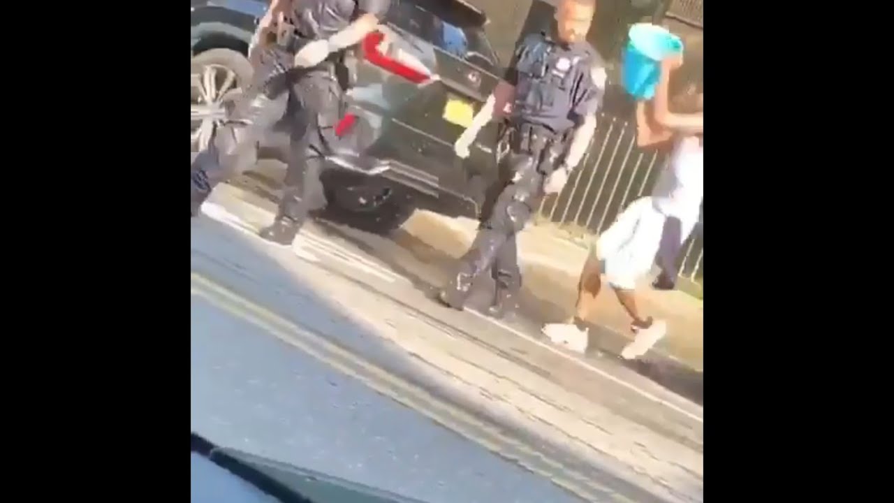 Throwing water on cops Police union demands NYPD commissioner resign