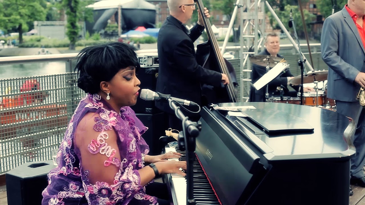 Karen Edwards & Eljazz Trio // concert ( I'll never fall in love again