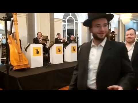 שילוב כזה נדיר לראות על בסיס יומיומי.. זאנוויל ויינברגר - הערשי ויינברגר - מקהלת מלכות ואברומי ברקו