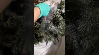 How to Flock a Christmas Tree - What Is a Flocked Christmas Tree? #christmastree  #christmasdecor