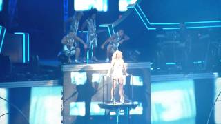 Britney Spears - Hold it against me (Femme Fatale tour opening) 5 octobre 2011 - Amneville (France)