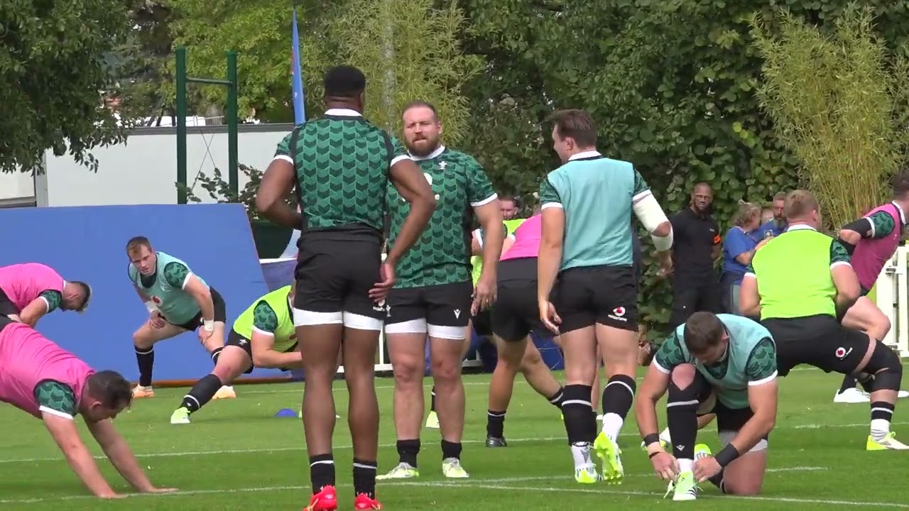 Wales' Rugby World Cup team do public training