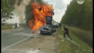 видео Авто разорвало на две части: в жуткой ДТП на украинском трассе погибли 2 человека