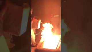 Мужчина поджег себя, пытаясь разжечь костер бензином