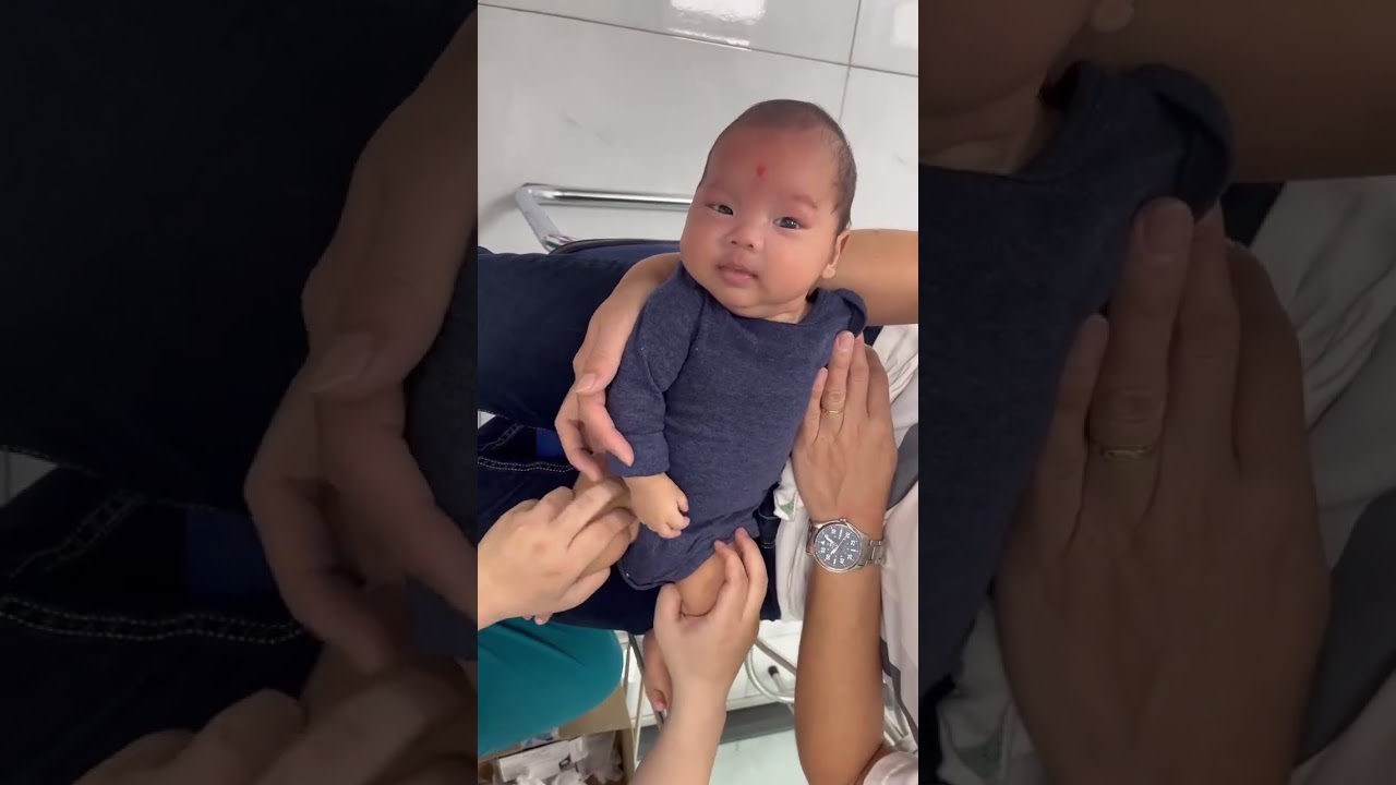 Henry đi tiêm ngừa lần đầu