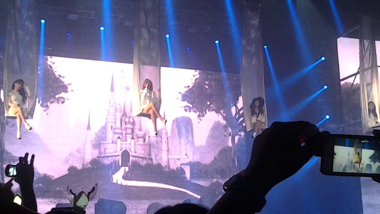 [FANCAM] 140608 2NE1 Missing You (short) @ AON JKT