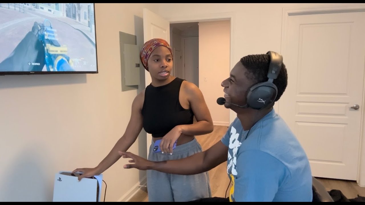 FLIRTING WITH ANOTHER GIRL WHILE GAMING TO SEE MY GF REACTION