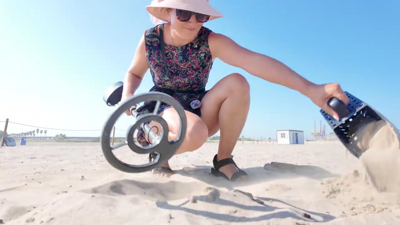 Beach Treasure Hunt: Signal Leads to Precious Relic!