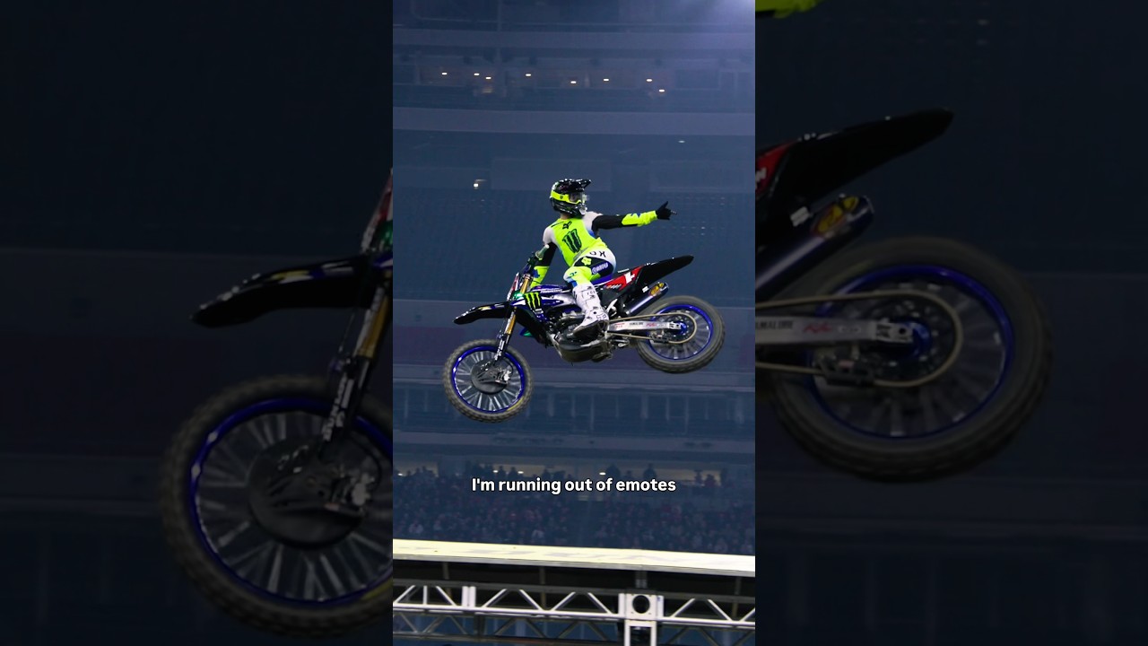 Что это за жест "пистолеты из пальцев"? 😂😂 @SupercrossLive