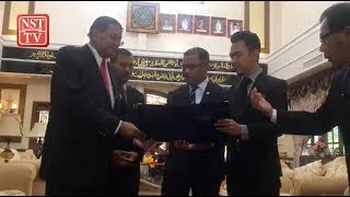 Melaka presents letter on state assembly's dissolution to EC