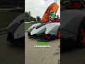 A Lamborghini com cockpit de CAÇA