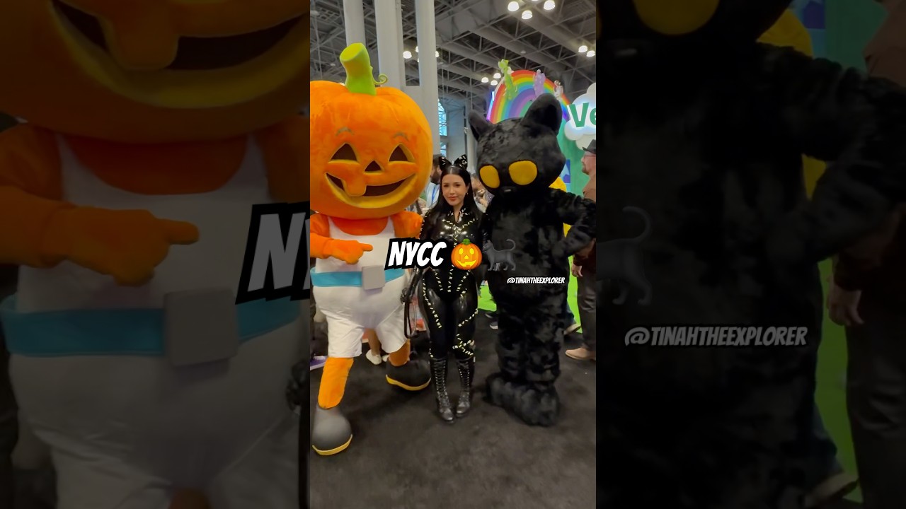 Had so much fun meeting cosplayers at NYCC! #nycc #cosplaygirl #catwoman #foryou #viralshorts