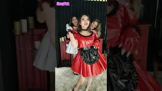 Sissy Frenchmaid Catwalk