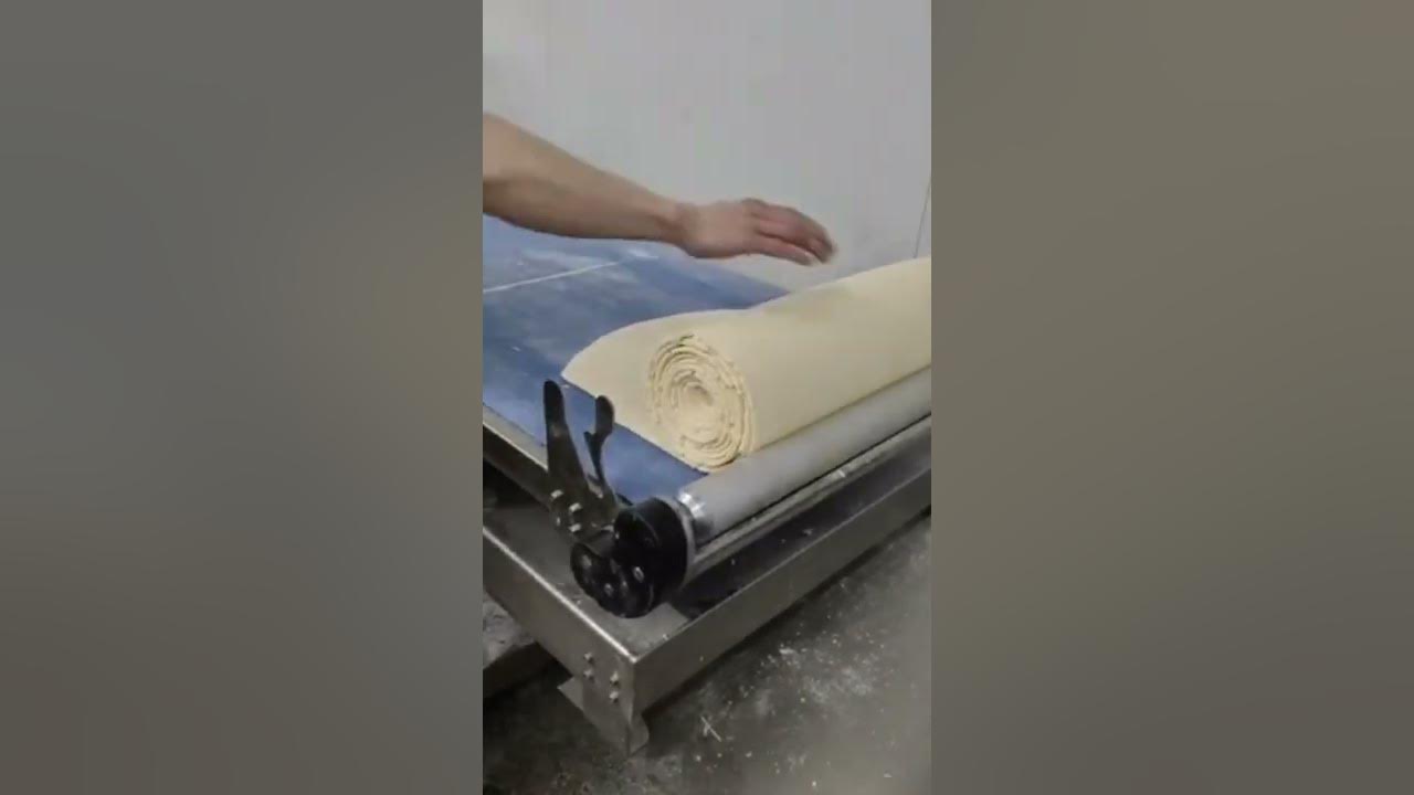 Full automatic dough sheeter with automatic flour spreader and rolling