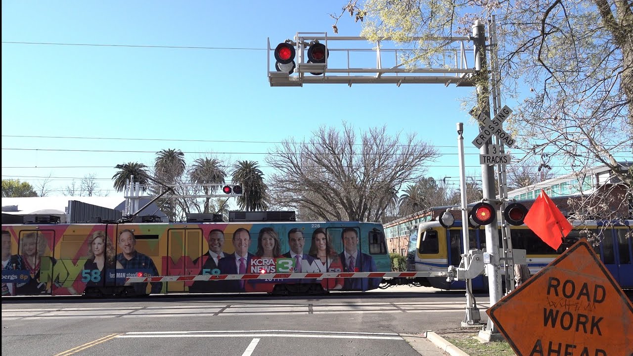sacrt-blue-line-inbound-t-street-railroad-crossing-sacramento-ca