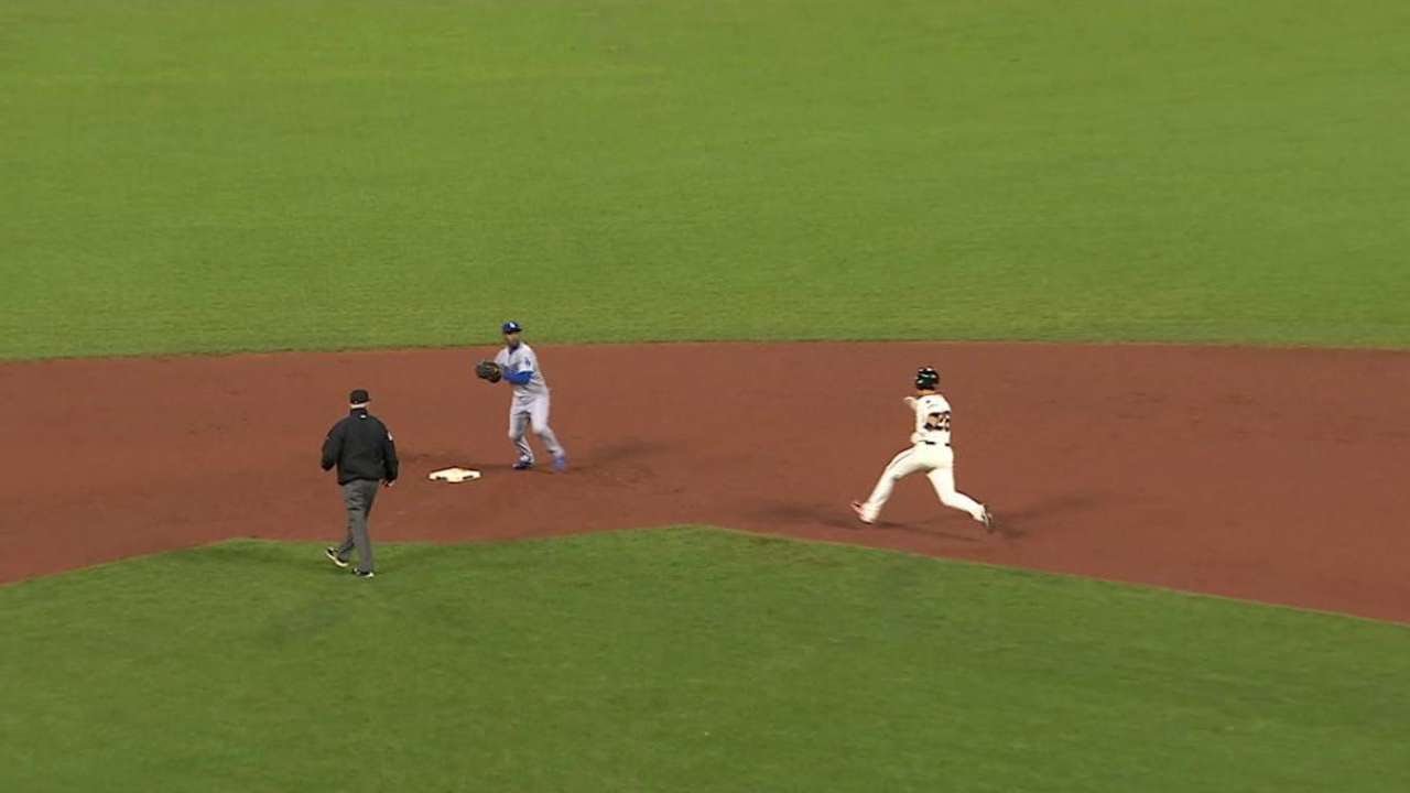 LAD@SF: Howell gets double play to send game to 12th
