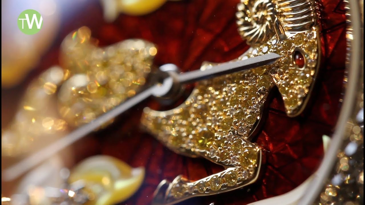 Van Cleef & Arpels Plays Zodiac Signs And Timezones At SIHH 2014