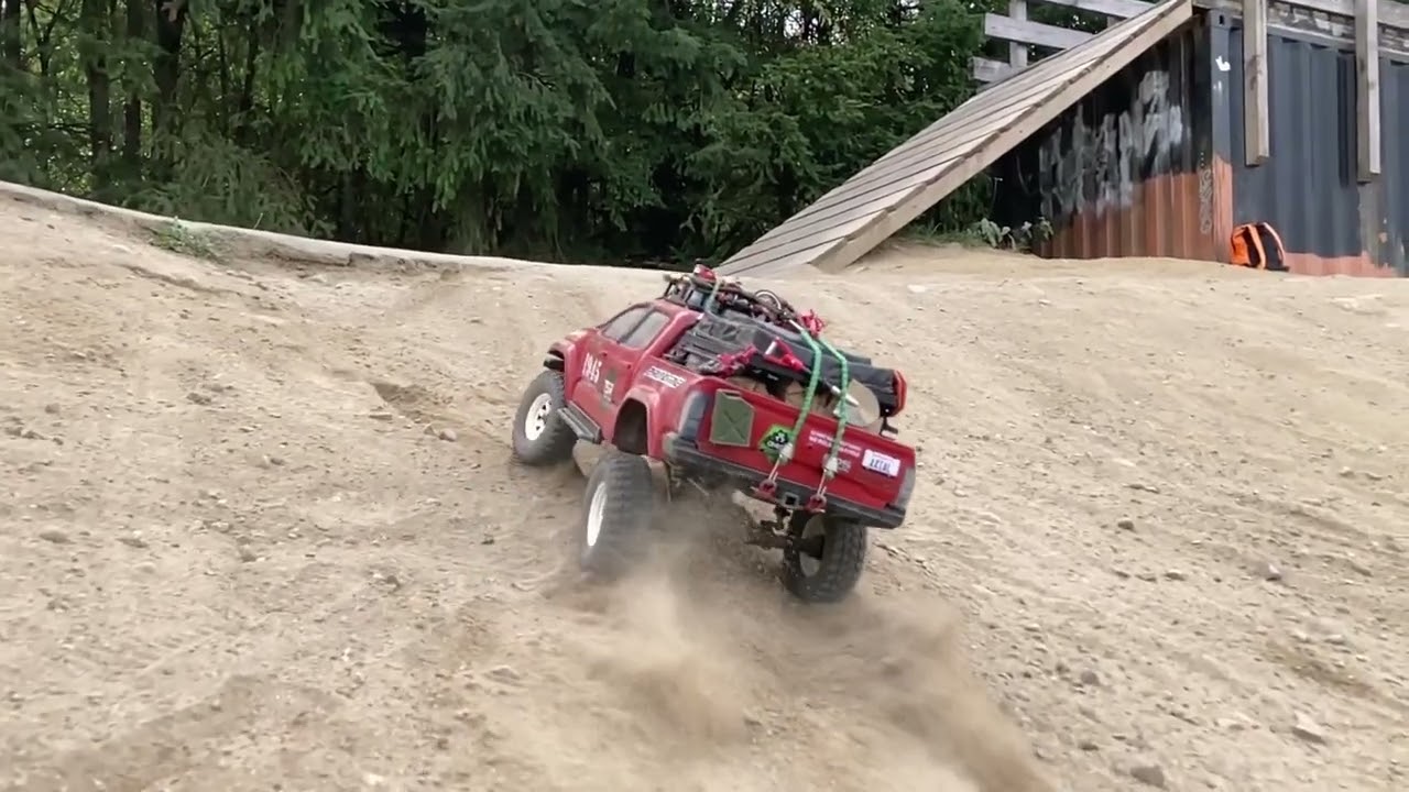 Rc 1/10 Scale: Element Enduro Knight Runner Toyota Tacoma full speed up sandy hill 27T bushed motor