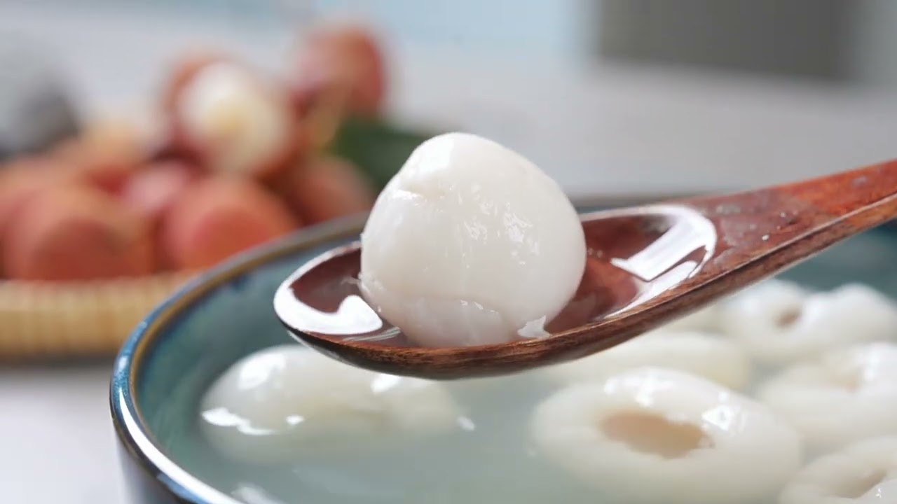 Discover how canned lychee transforms cocktails