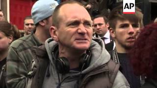 Protesters in crowd turn their backs on Thatcher's coffin