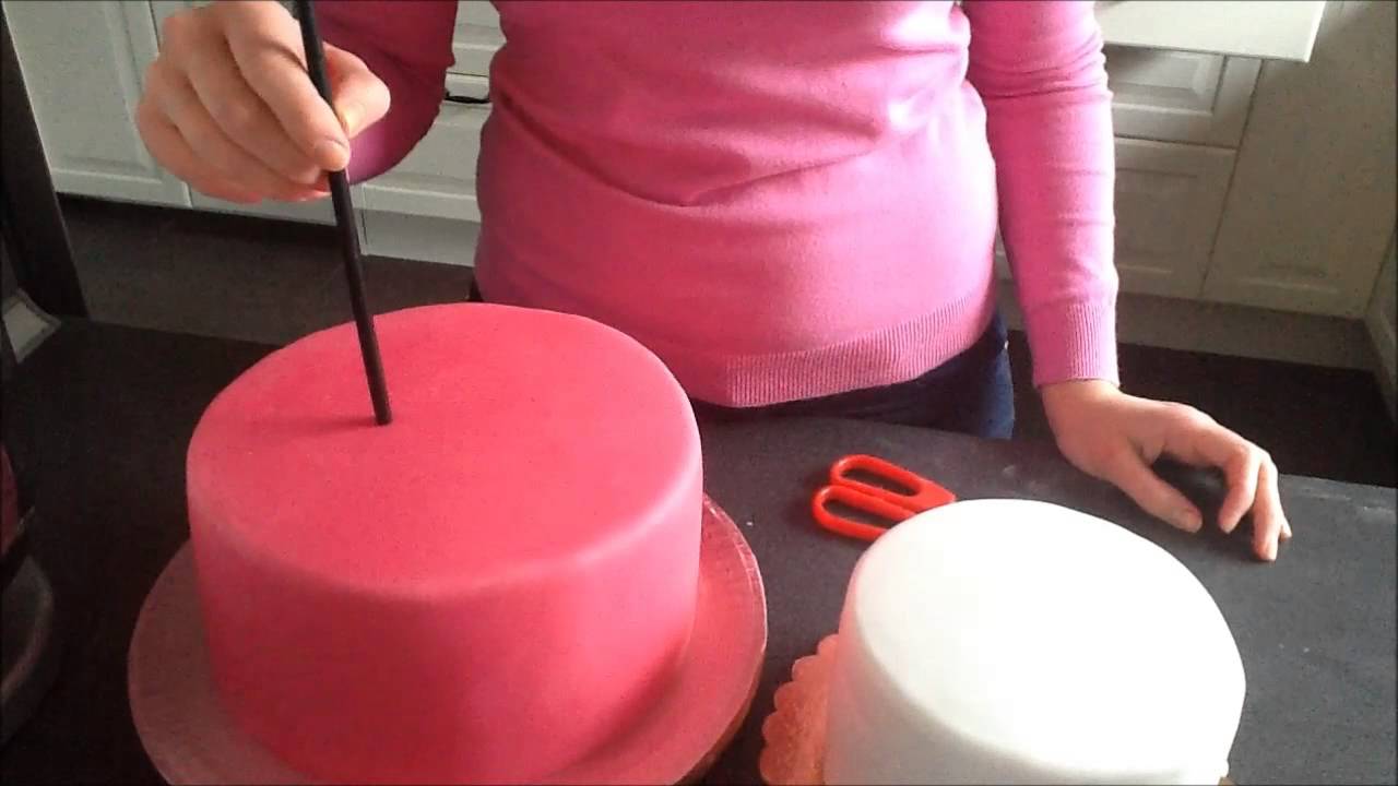 How To Make A 2 Tier Cake With Fondant