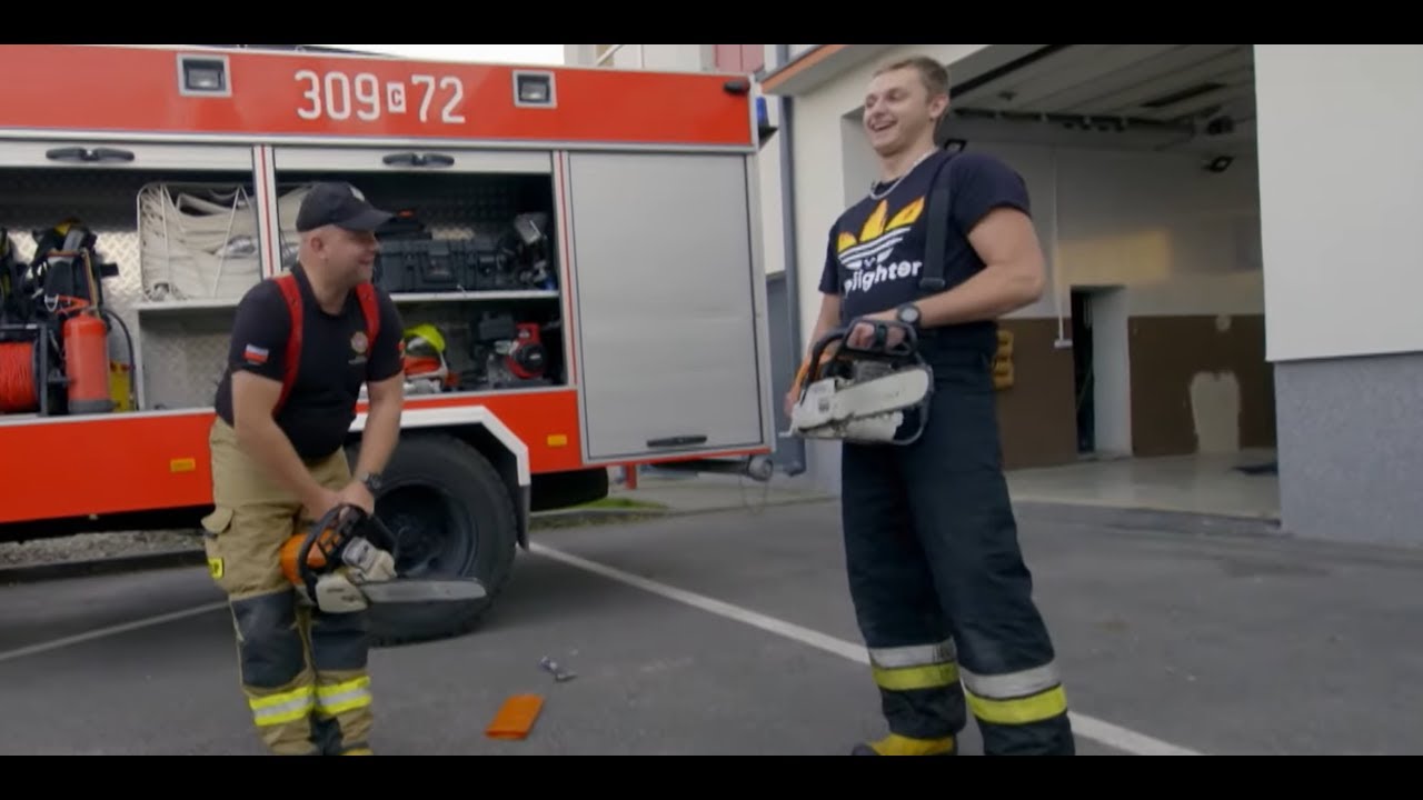 Strażak o odpalaniu piły mechanicznej: 