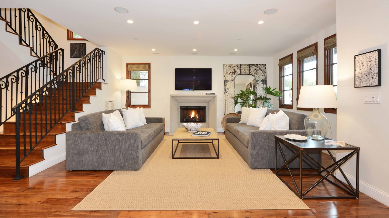 Luxury Townhouse - 1048 10th St, Santa Monica 3br/2BA $1,899,000 - Ray Lyon Listing