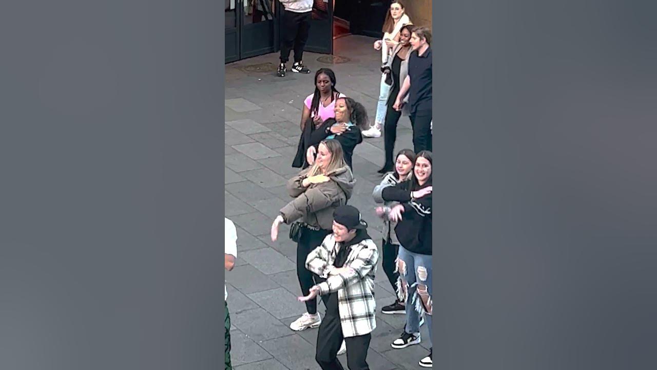 IMAGINE YOU'RE IN LDN AND YOU SEE THIS, DO YOU JOIN THEM