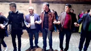 Treff cafe ve restaurantin sahibi şükrü kaya halayda sarikayali duran ile birlikte