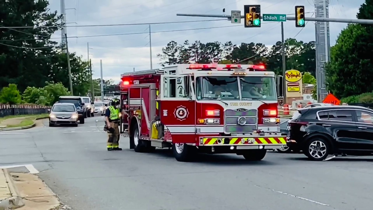 COBB COUNTY FIRE ENGINE 26 RESPONDING TO A MVA. YouTube
