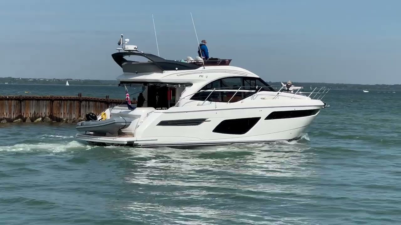 Yarmouth Harbour: Tidal and Windy Day