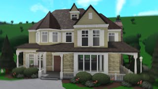Building a Victorian House in Bloxburg