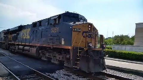 [CSX]5261 ES40DC-ET44AH Leads Q140-06 @ Track Speed On The #1 Track Headed NB Through Fay NC