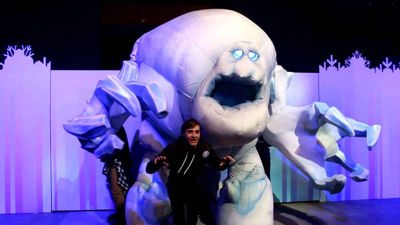 Meet Marshmallow from "Frozen" during Frozen Fun at Disneyland - YouTube