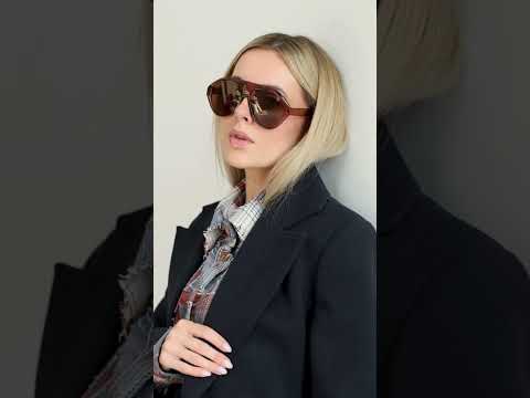 Женское синее актуальное длинное приталенное пальто со шлицей, видео 1