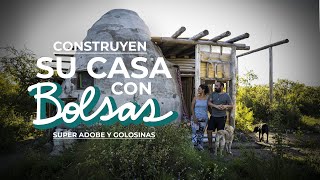 CONSTRUYEN SU CASA CON 'BOLSAS' | Super adobe, monte y golosinas.