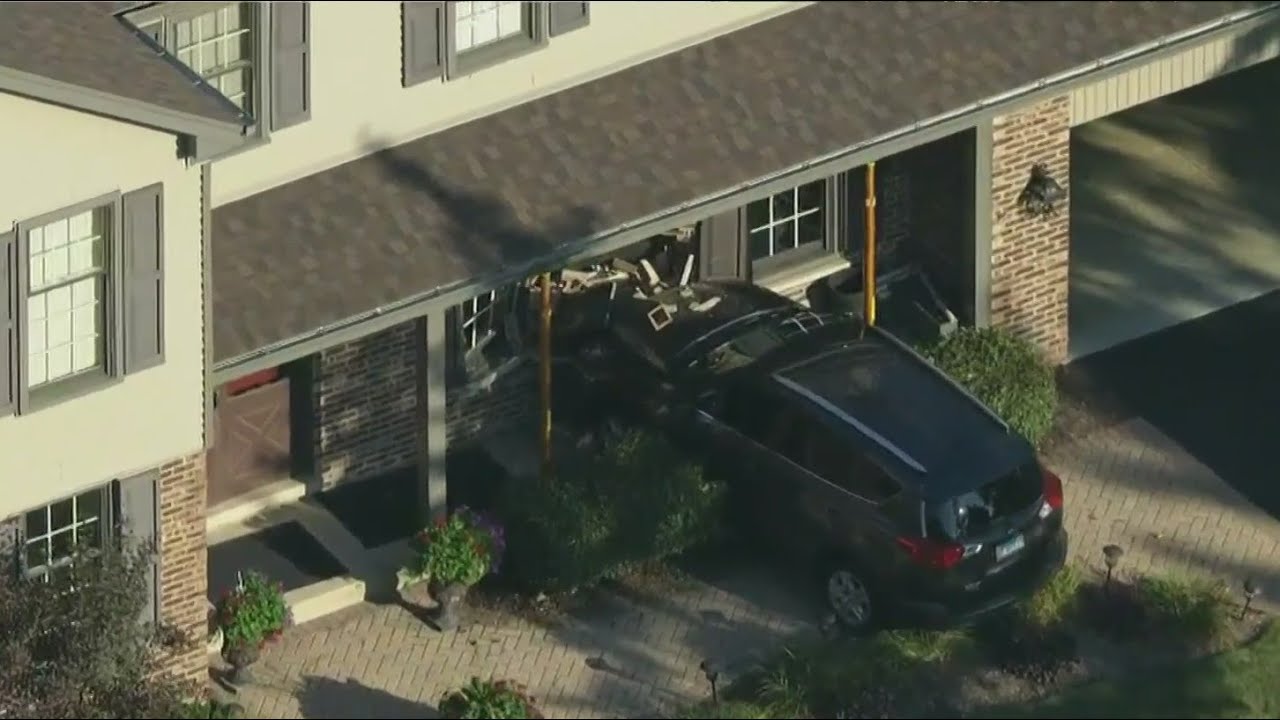 SUV crashes into Rolling Meadows home
